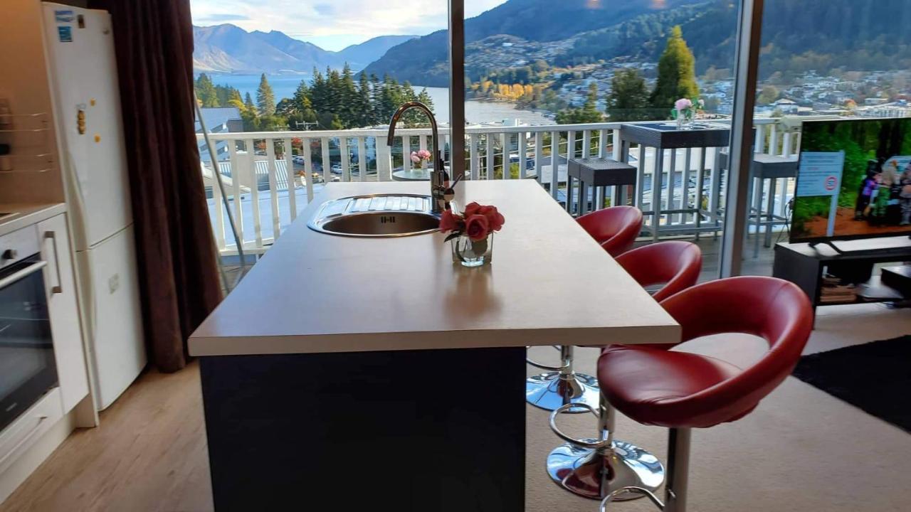 Central Lakeview Apartment With Amazing Rooftop 镇上湖景三室套房 Queenstown Exterior photo