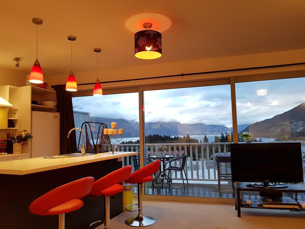 Central Lakeview Apartment With Amazing Rooftop 镇上湖景三室套房 Queenstown Exterior photo